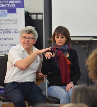 Traitement par l’hypnose de la douleur Chronique dans ses dimensions Physiques et Psychologiques. Dr Patrick BELLET Traitement par l’hypnose de la douleur Chronique dans ses dimensions Physiques et Psychologiques. Dr Patrick BELLET